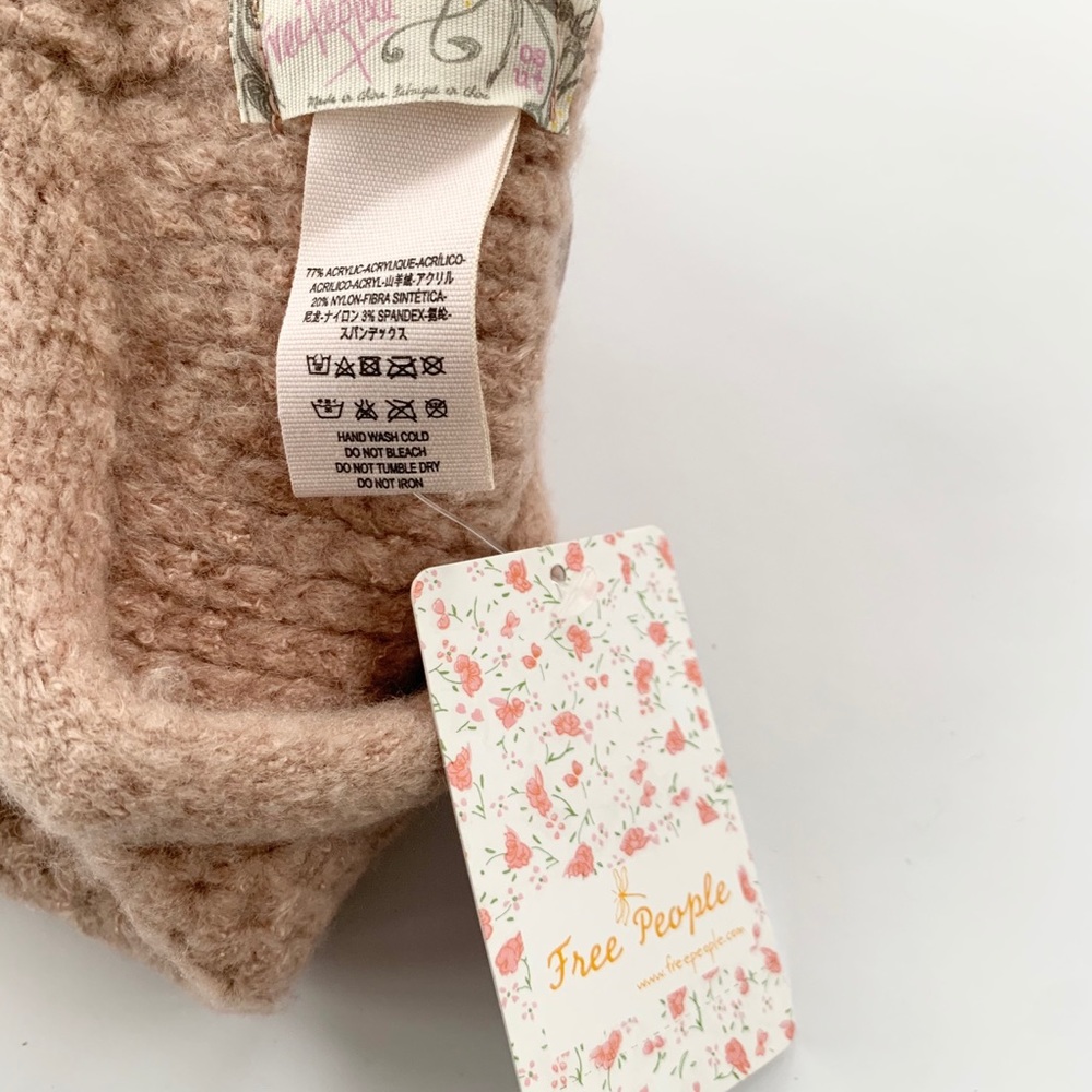 Free People Dreamland Knit Beanie Rose NWT - Picture 6 of 7